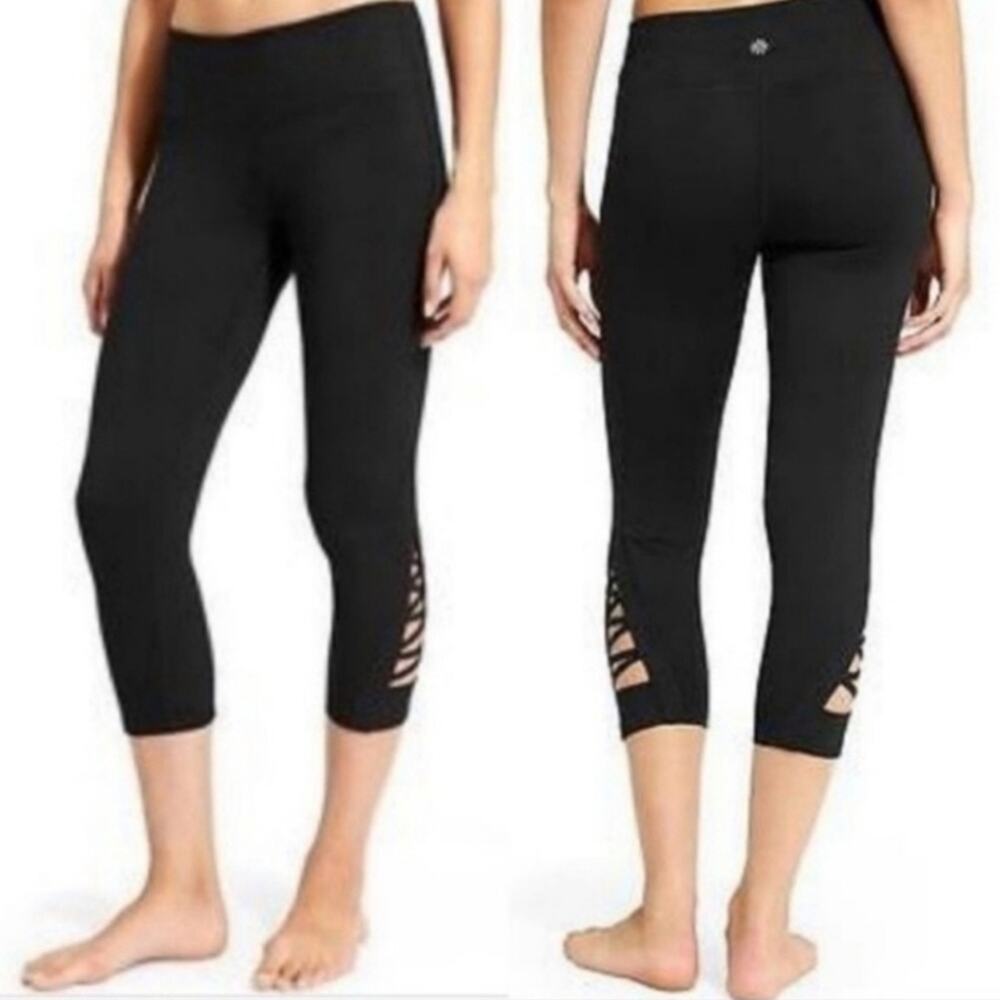 Athleta Black Quest Criss Cross Chaturanga Capri Leggings XS Athletic Yoga Pants